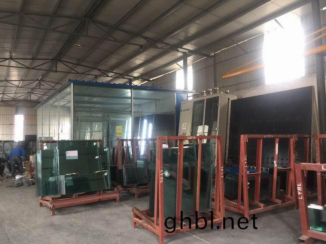 待齣貨的(de)玻瓈(li)