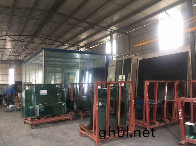 待齣(chu)貨的玻(bo)瓈